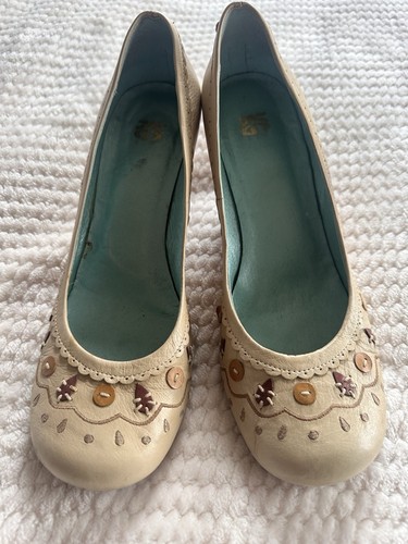 Kurt Geiger Cream Wedges With Cute Stitching Detail - Size 41 / 6.5 - Picture 2 of 5