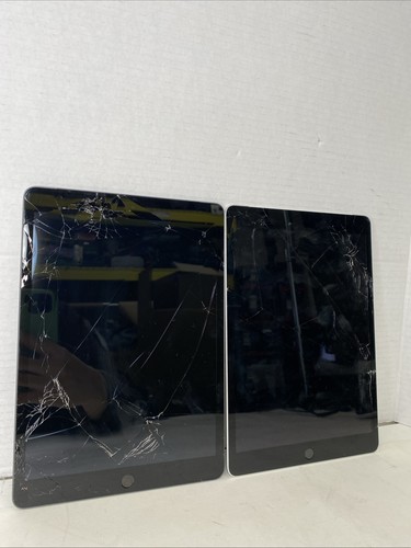 LOT OF 2 iPads (9th Generation) A2603 32 GB, Wi-Fi + 4G, 10.2 in Cracked - 第 2/3 張圖片