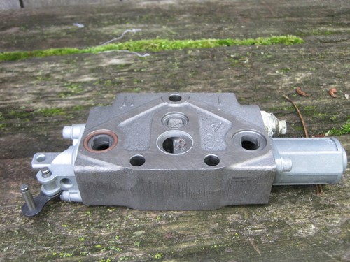 Válvula de control de flotador de doble efecto para tractor CNH New Holland 5180686 - ¡Nueva en caja!! - Imagen 6 de 10