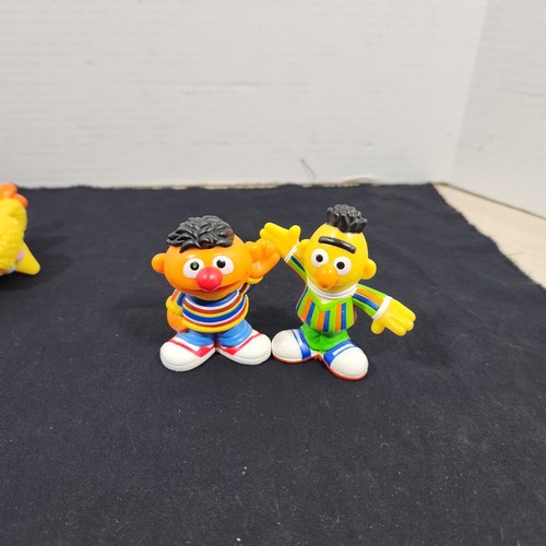 Lot 9 Sesame Street Workshop Hoppers Store PVC Figures Hasbro Elmo Burt Toys - Picture 10 of 22