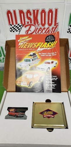 Johnny Lightning Collector Club Membership Kit w/ Gold Tin 1:64 scale & Keychain - Picture 2 of 8