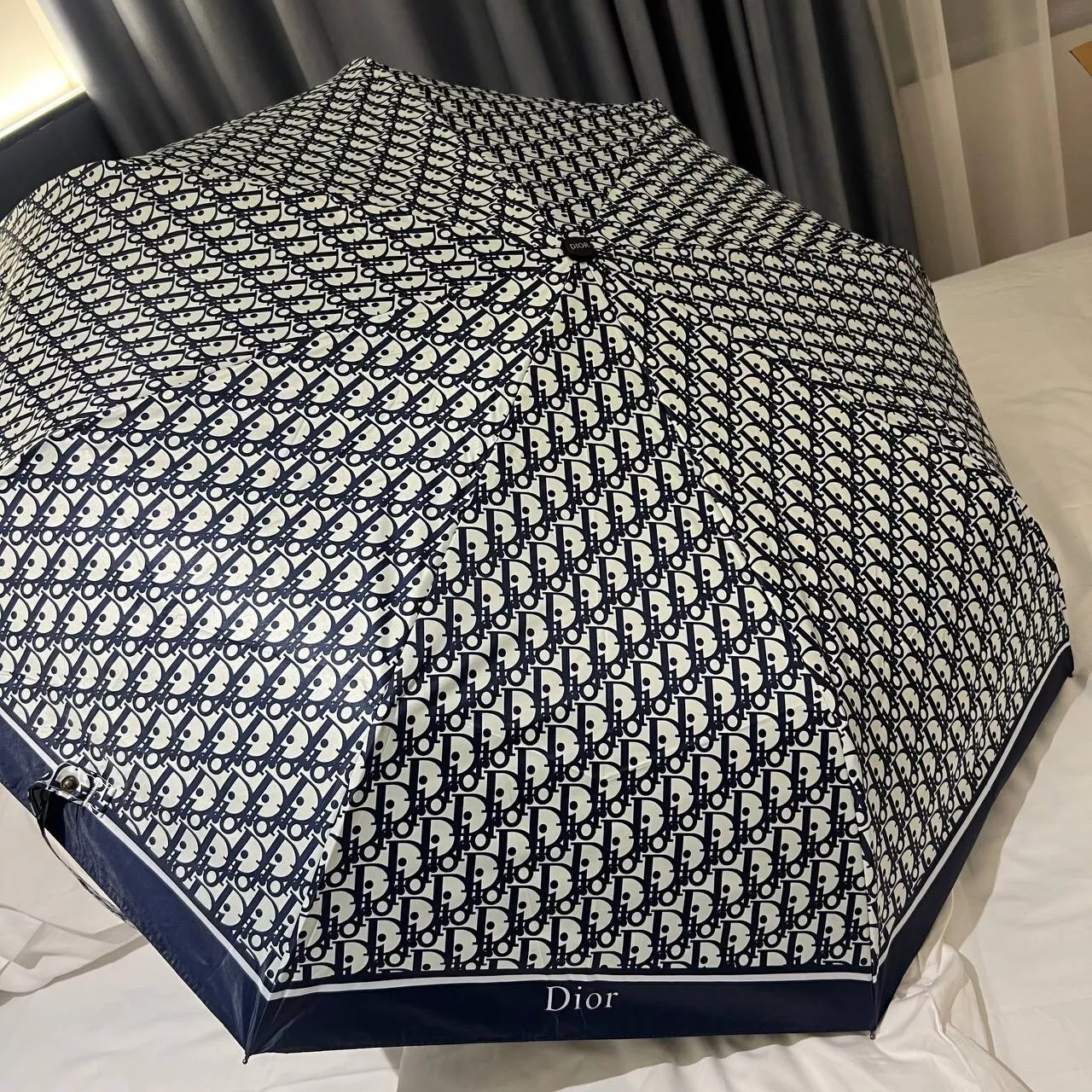 Parapluie pliant automatique Dior 2024 avec protection UV en tissu parapluie