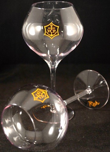 VEUVE CLICQUOT RICH POLYCARBONATE XL CHAMPAGNE FLUTES HOT TUB X 4 UNBOXED - Picture 4 of 9