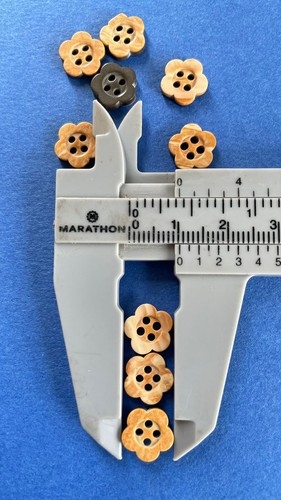 24-144 ud. Botones de flor beige cuerno 10mm/16L poliéster etc. Botones de aplicación - Imagen 3 de 3