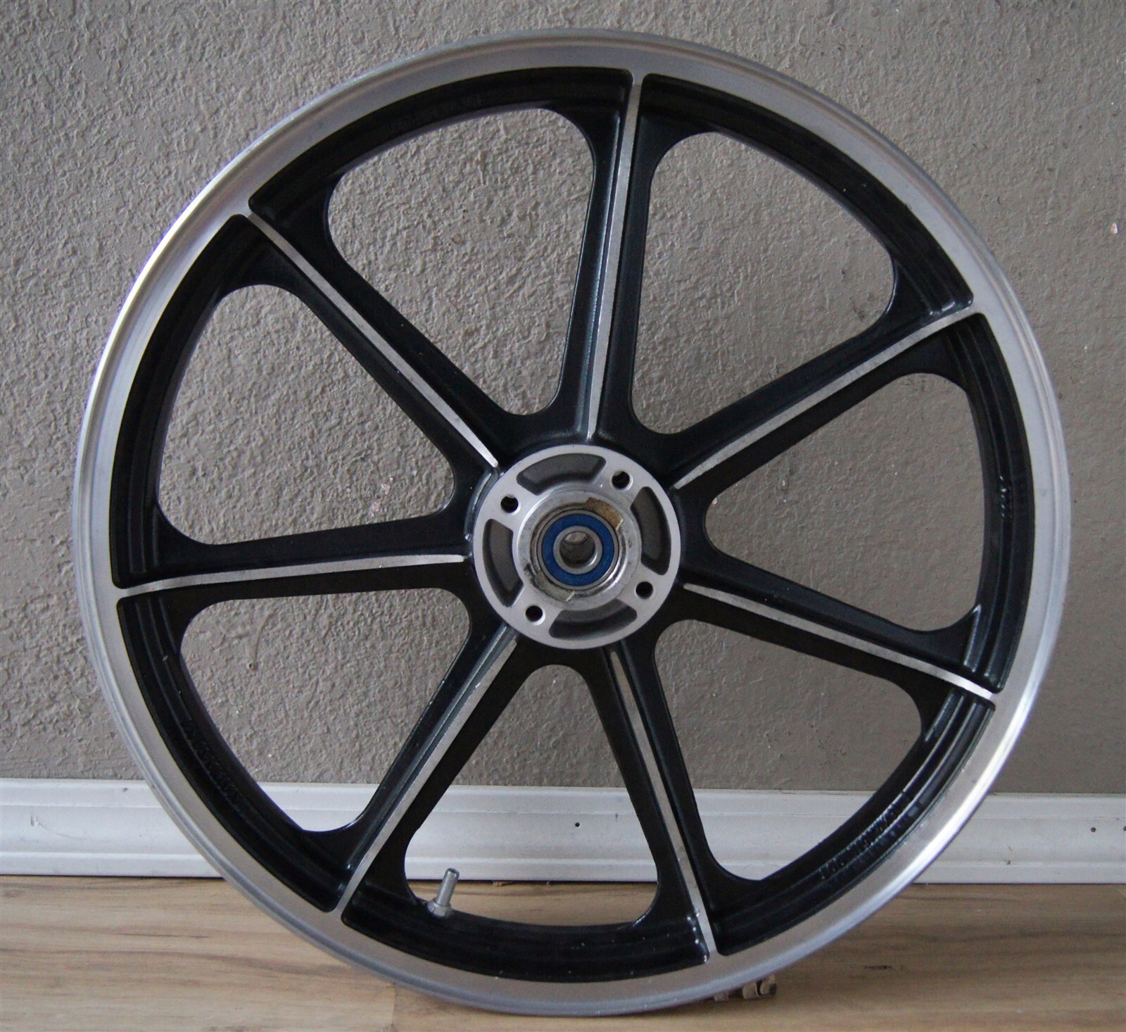 Restored 1978 kawasaki z1r Front mag rim wheel kz1000 kz 1000 tc18x2.15 ...