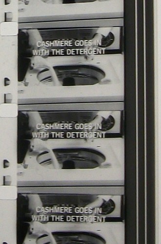 CASHMERE GOES IN WITH DETERGENT COMMERCIAL 16MM FILM MOVIE ON REEL G91A - Imagen 5 de 7