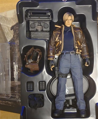 Hot Toys VGM01 Resident Evil 4 Leon S. Kennedy Action Figure 1/6 Scale - Picture 3 of 7