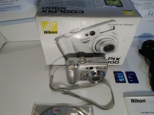 Nikon Coolpix 5900 Digital Camera 5.1MP 2-SD Cards Charger 2-Batteries UserGuide - Picture 10 of 14