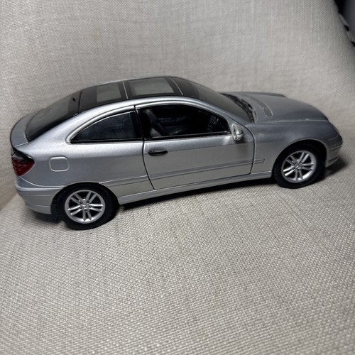 MAISTO 1:18 Mercedes C-Klasse Class Sportcoupe, Silver - Afbeelding 3 van 9