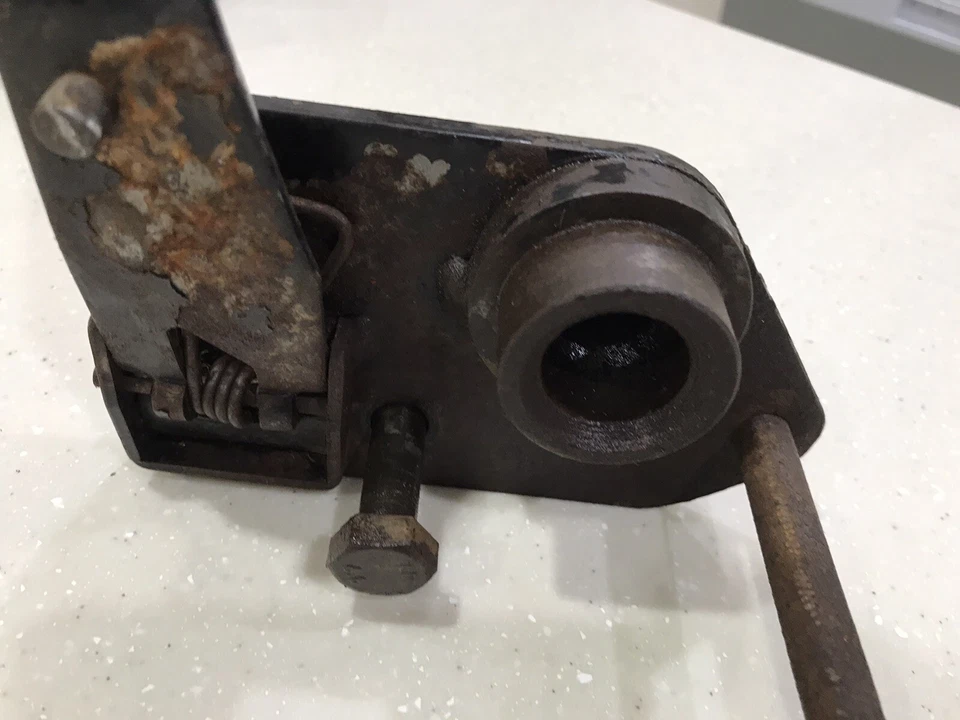 HAYTER Ranger 53 Pro Mower Variable Speed - REAR AXLE AND HEIGHT ADJUSTER LEVER - Image 4 of 4