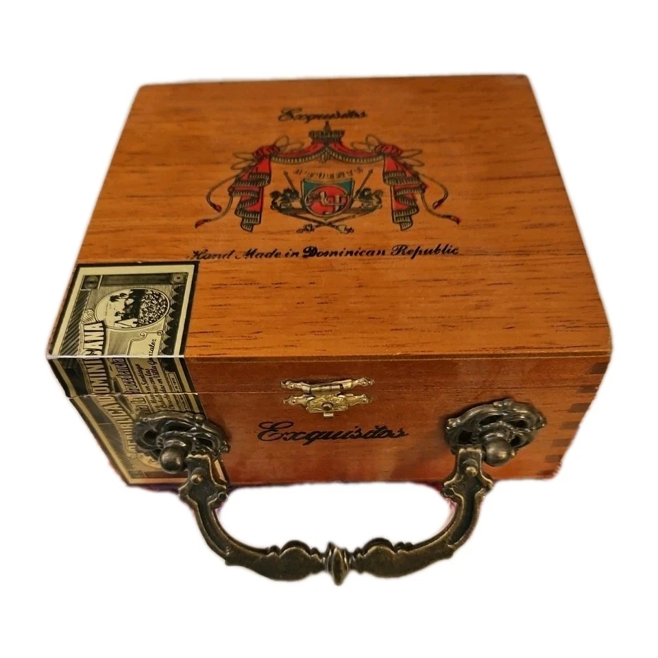 Cartera caja cigarros sombrero rojo Foto 4 de 4