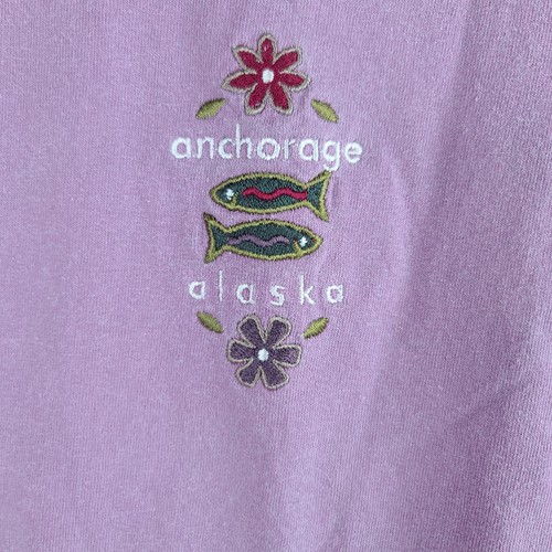 Anchorage T-Shirt Alaska Lavendel Lila Gefärbt Blumen & Fisch Bestickt Größe L - Bild 6 von 13