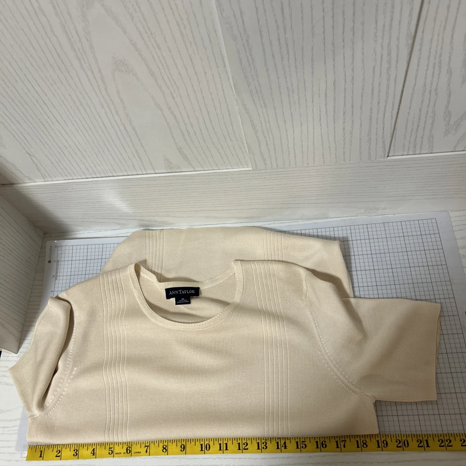 Camisa Ann Taylor Mujer Mediana Crema Beige Seda Suéter Camiseta Cápsula Silenciosa Lujo Foto 4 de 4