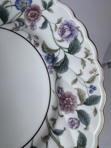 Noritake China La Prada #4703 Pattern X4 Dinner Plates Floral Scallop Gold Trim - Picture 5 of 21