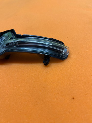 OEM Ford Mach-E TURN SIGNAL LENS LEFT 262230494 mirror INDICATOR 26922873 - Picture 3 of 10