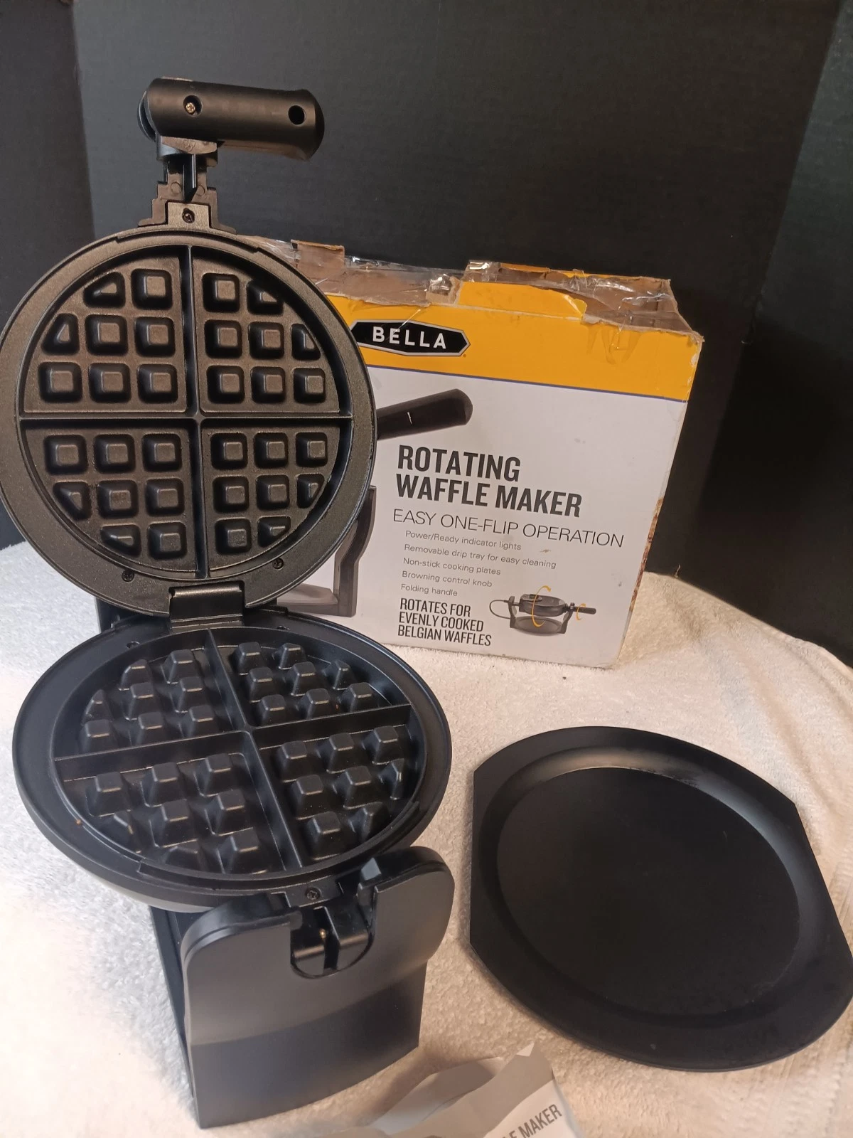 Bella 13591 Rotating Non-Stick Belgian Waffle Maker w/ Removable Drip Tray 1000W