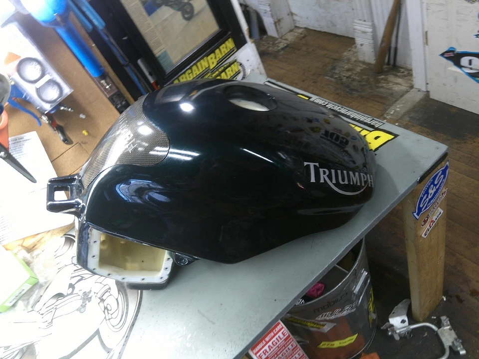 Triumph Daytona 955i 2002-04 tanque de combustible de gasolina verde oscuro centinial 2400595 Foto 2 de 4