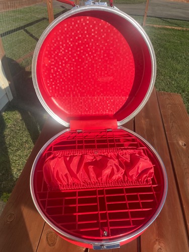 Vintage1960s Sears Forecast Round Red Hard-Side Travel Luggage Suitcase (No Key) - Picture 5 of 9
