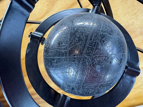 Esfera Armilar Moderna Hierro Pie 41" Sistema Solar Zodiaco Arte Estructura RARO - Imagen 6 de 17
