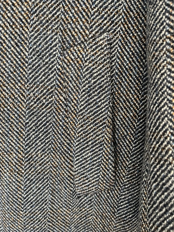 Dunn & Co Wool Tweed Flecked Grey Brown 46’’ Country Races Herringbone - Image 2 of 4