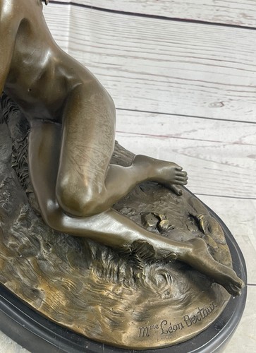 Belleza atemporal firmada mujer desnuda con mariposa arte bronce por Leon Bertaux - Imagen 9 de 10