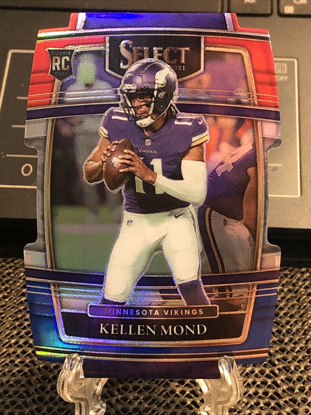 2021 Panini Select - Concourse Red & Blue Prizm Die-Cut #64 Kellen Mond (RC)