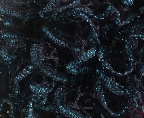 Handmade Knitted Ruffle Scarf - Bild 4 von 4