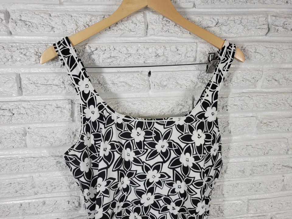 Top de natación Tropical Escape para mujer 20W Plus negro floral correa ancha sujetador incorporado nuevo Foto 3 de 4