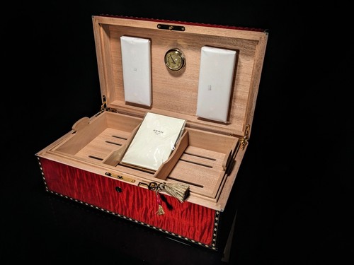 Humidor de sicómoro rojo medallas Elie Bleu 120 ct 15,75" L x 9,45" w x 5,59" H nuevo en caja - Imagen 12 de 21