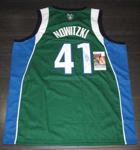 Rare DIRK NOWITZKI signed Autographed "DALLAS MAVERICKS" MAVS JERSEY b JSA COA - Picture 3 of 10