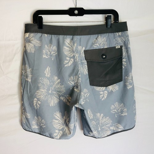 Vuori Cruise Boardshorts Herren Größe 32 grau abstrakt Athleisure Schwimmen gebraucht, in einwandfreiem Zustand - Bild 3 von 6
