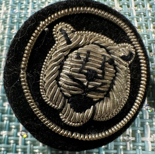 BUTTONS SILVER METTALIC THREAD VINTAGE BLACK VELVE EMBROIDERED PAIR LIONS HEADS - Picture 2 of 4