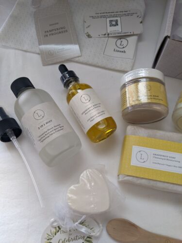 Lizush Indulgence Spa Gift Box 9 Item Pamper Bath Shower Natural Ingredients NOB - Picture 3 of 17