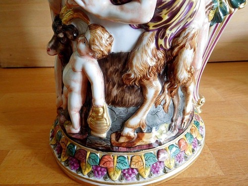 LARGE NAPLES CAPODIMONTE BACCHANALIAN LIDDED TANKARD WITH LEOPARD HEAD HANDLE - Picture 7 of 11