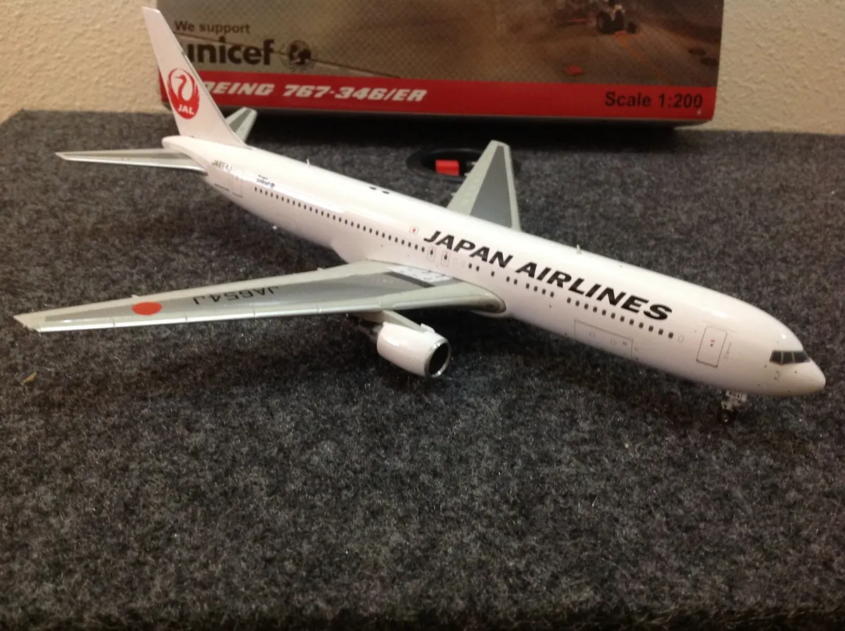 JC WINGS JAPAN AIRLINES (JAL) Boeing 767-300 JA654J 1:200 Scale