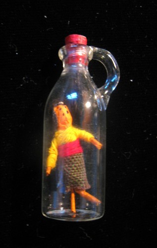 2" Klarglas Krug Flasche mit handgefertigter einheimischer Puppe innen - Bild 3 von 5