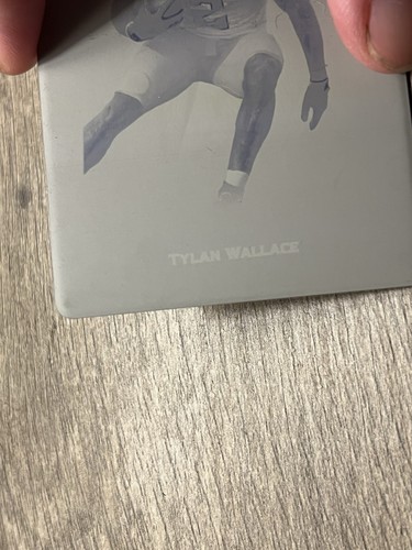 2021 Leaf Metal Trinity Magenta Plate Tylan Wallace Autograph Rookie Auto 1/1 🔥 - Picture 2 of 3