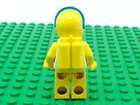 Futuron Yellow Minifigure, LEGO Space SP016 From 6953 6990 6930 6932