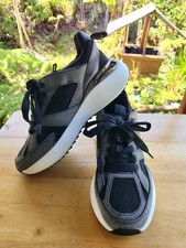 Brand New DKNY Wmns Zofi Black And Gray Lace Up Sneakers LYS-2406 SZ 6 