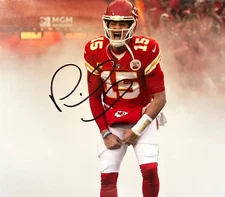 Patrick Mahomes Signed 8x10" (KC CHIEFS Football - NFL) Original Autograph w/COA
