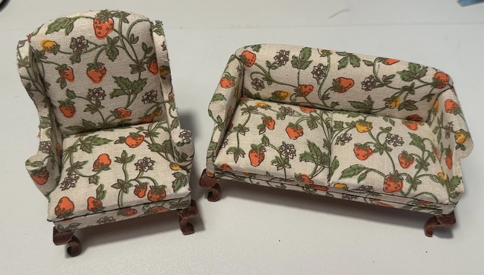 Sofá Queen Anne y silla de respaldo alto años 60 estampado fresa vintage casa de muñecas mini Foto 3 de 4