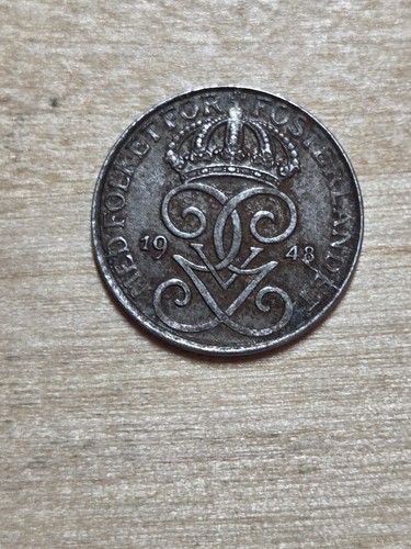 Sweden 1 Ore coin, 1948. KM# 810, iron. Monogram of King Gustav V. 3 Crowns. - Picture 3 of 4
