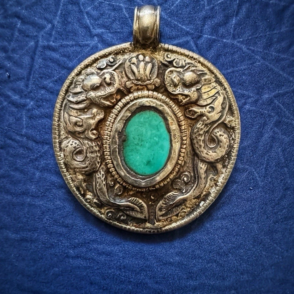Colgante doble dragón tibetano de plata y turquesa Foto 3 de 4