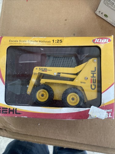Joal 40011 1/25 Gehl 5635 Skid Loader - Picture 4 of 4