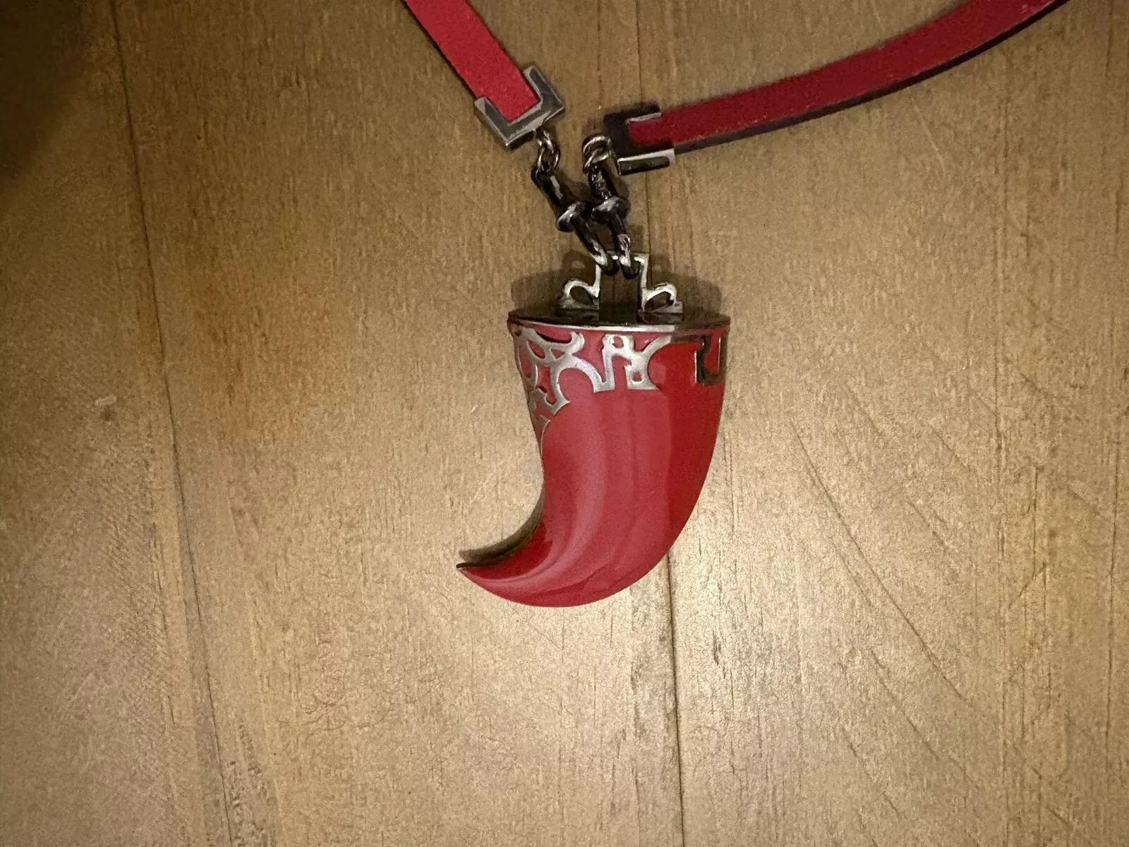 Christian Dior Galliano vers les années 2000   Ceinture/collier en dents de requin