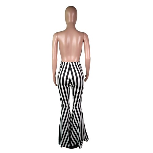 Pantalones informales NewFashion para mujer a rayas blancas y negras con volantes campana - Imagen 3 de 4