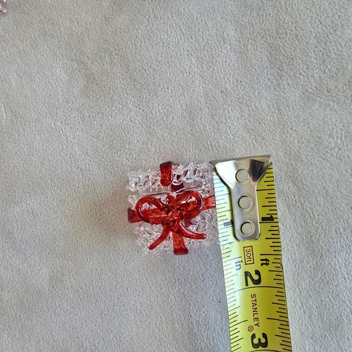 Pier 1 sechs Tischkartenhalter Klarglas Geschenke Pakete rote Schleifen Neu im Karton - Bild 12 von 16