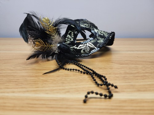 Máscara de Mardi Gras veneciana con plumas para disfraz de mascarada de oro negro - Imagen 4 de 6