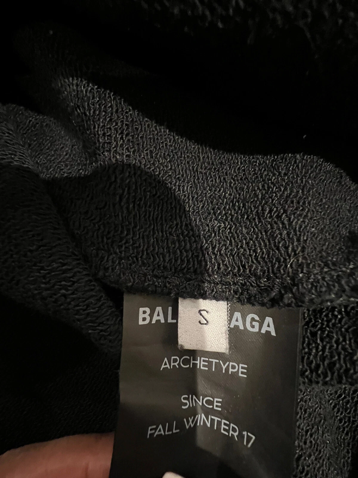 Felpa con cappuccio Balenciaga campagna politica nera media