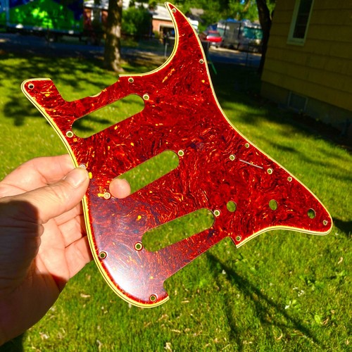 "Boots Aged" Celluloid Tortoise/White 11 Hole for AVRI '62 Stratocaster Relic - Picture 3 of 17